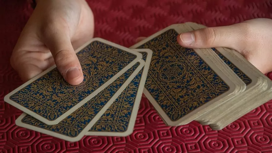 Kartenlegen Hand